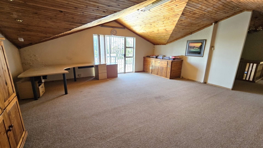 6 Bedroom Property for Sale in Schoemansville North West